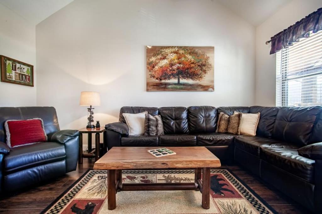 Cozy Cades Cove Condo with Community Pool photo 4