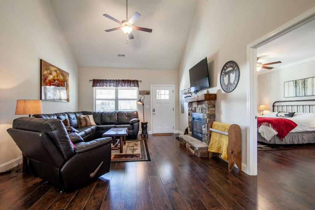 Cozy Cades Cove Condo with Community Pool photo 2