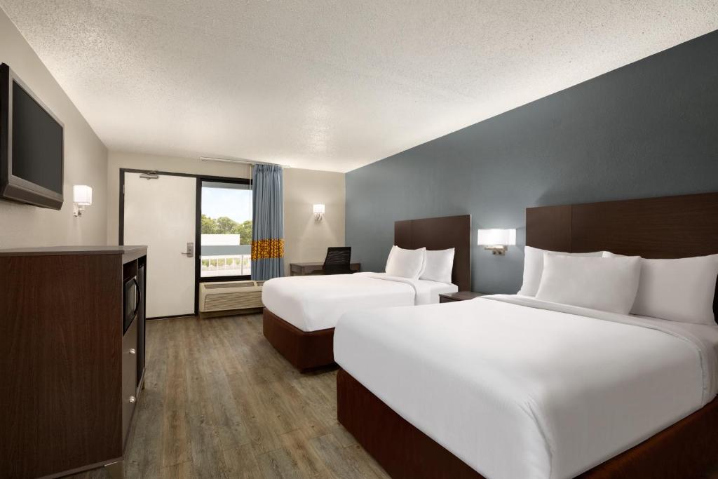 Baymont by Wyndham Wilmington image