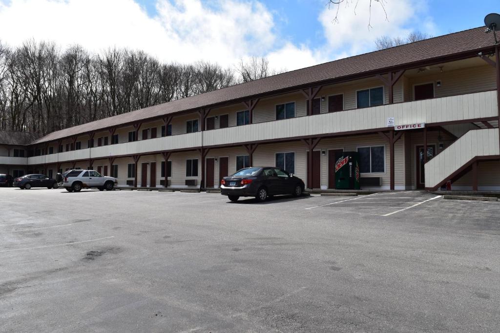 PLYMOUTH MOTOR LODGE image