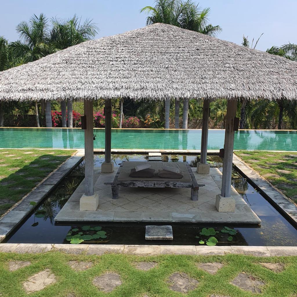 Tropical villa in the Bangsare hills near Pattaya photo 2