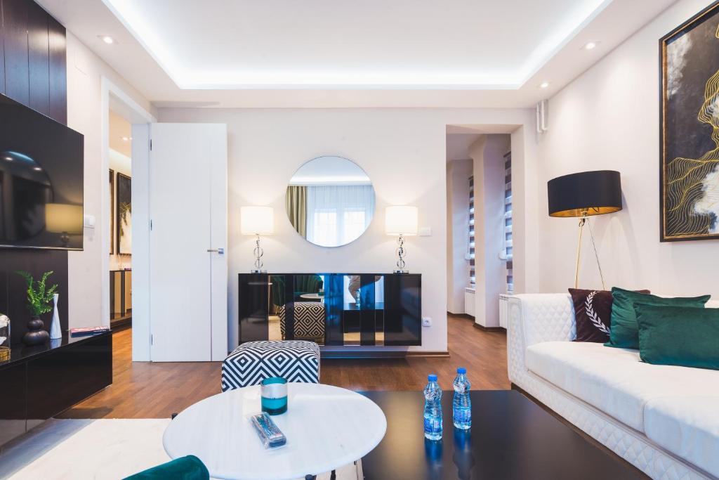 Majestic Apartment photo 2