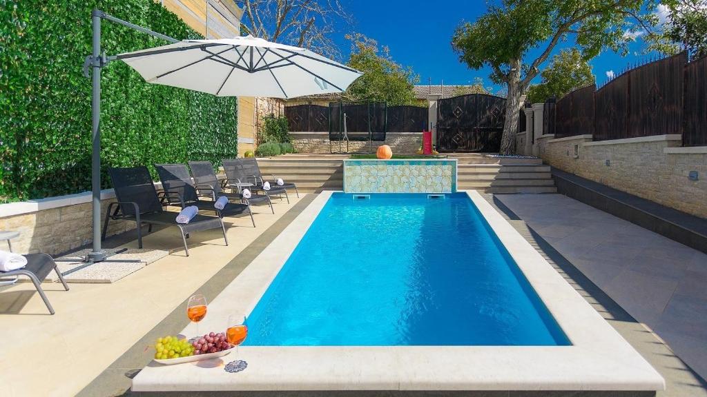 Beautiful Istrian Villa Patrick with a pool photo 2
