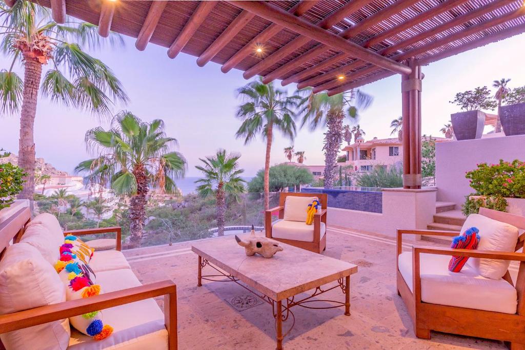 Contemporary Villa with 2 Pools, Walking Distance to Beach and Butler Included photo 2