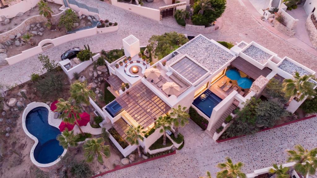 Contemporary Villa with 2 Pools, Walking Distance to Beach and Butler Included photo 3