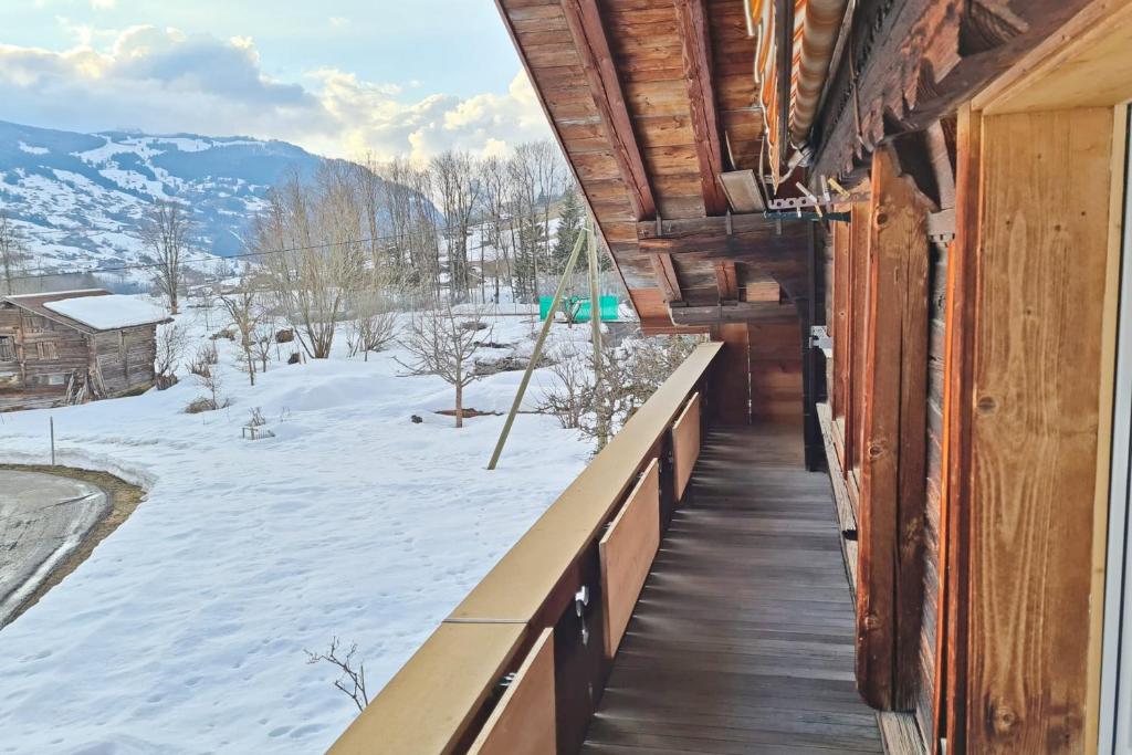 Comfortable chalet close to ski slopes photo 2