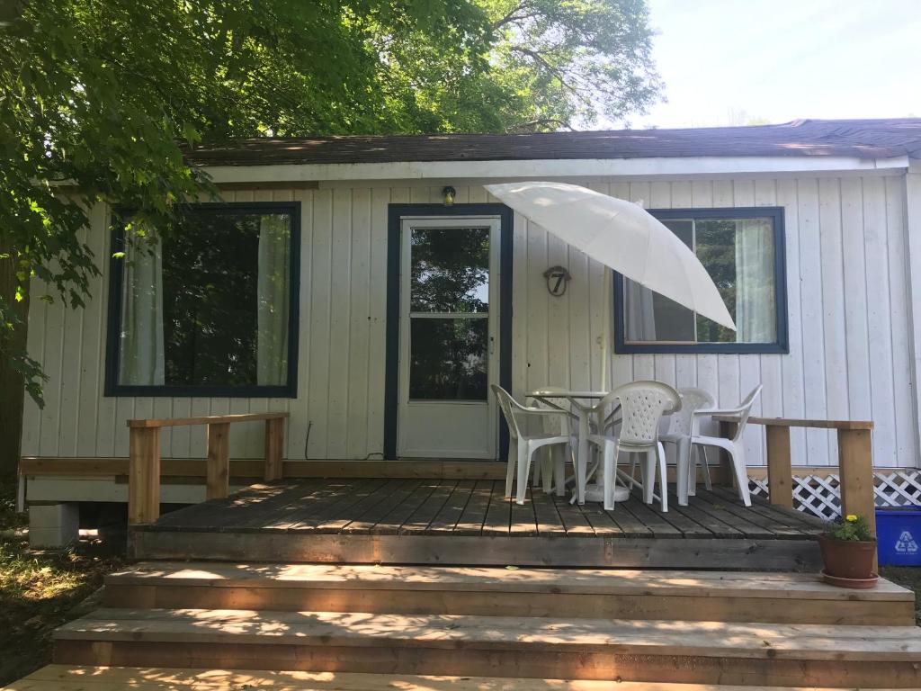 Beachside on Lake Muskoka photo 4