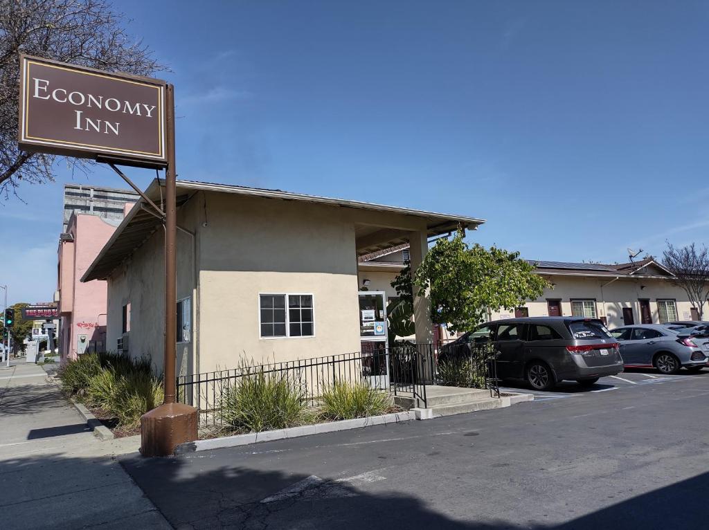 Economy Inn Richmond image