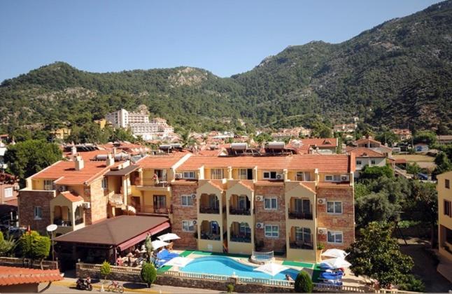 Gözdem Apart photo 1