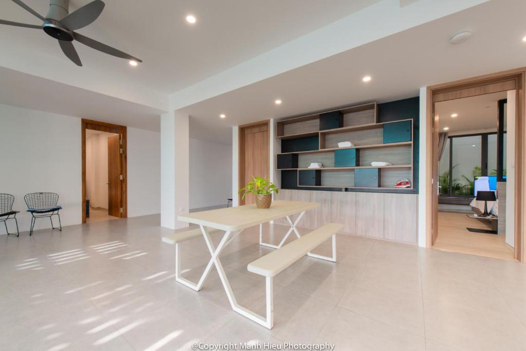 Вилла (Вилла рядом с пляжем с 6 спальнями и собственным бассейном), The Trang Luxury Villa Nha Trang