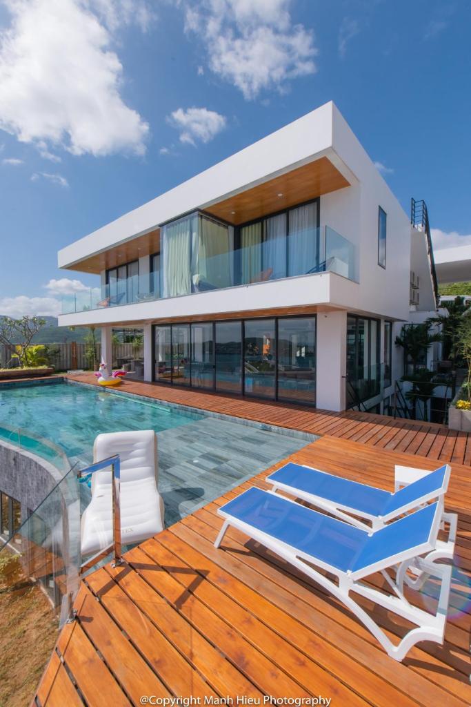 Вилла (Вилла рядом с пляжем с 6 спальнями и собственным бассейном), The Trang Luxury Villa Nha Trang