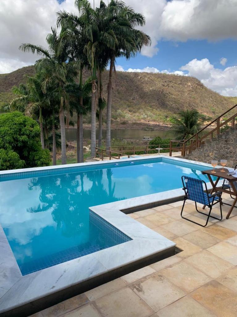 Casa Amarela - 3 suítes e piscina photo 1