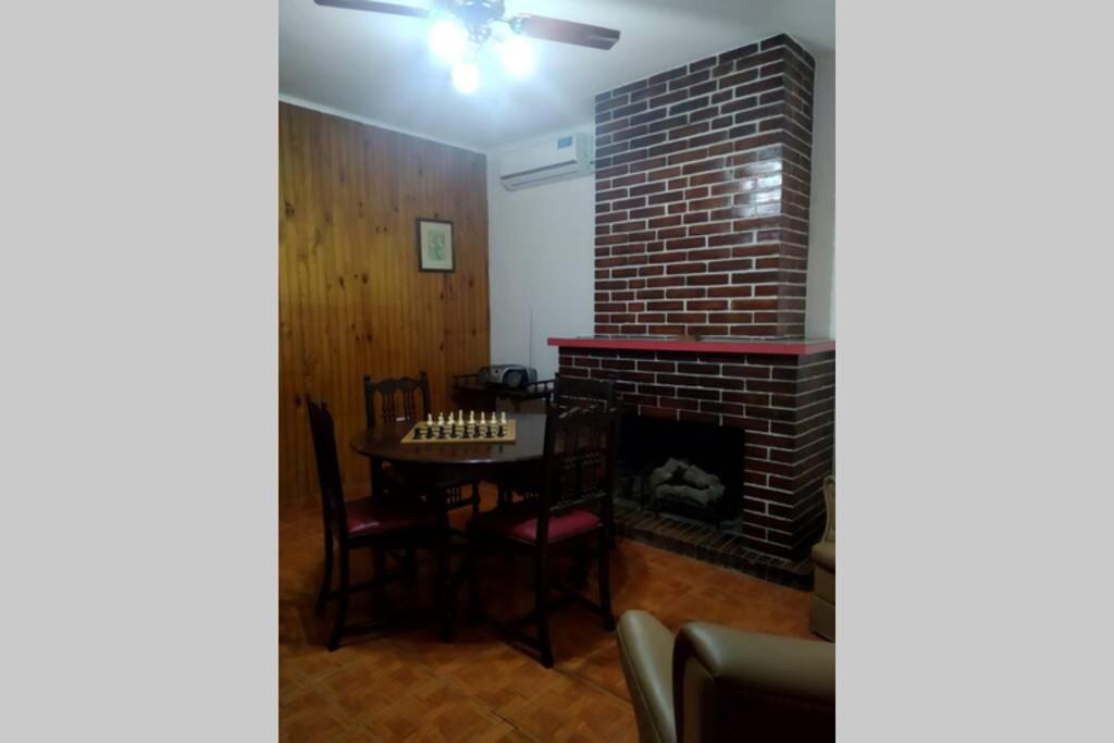 Casa amplia y céntrica para 2-6 personas. Cochera. photo 1