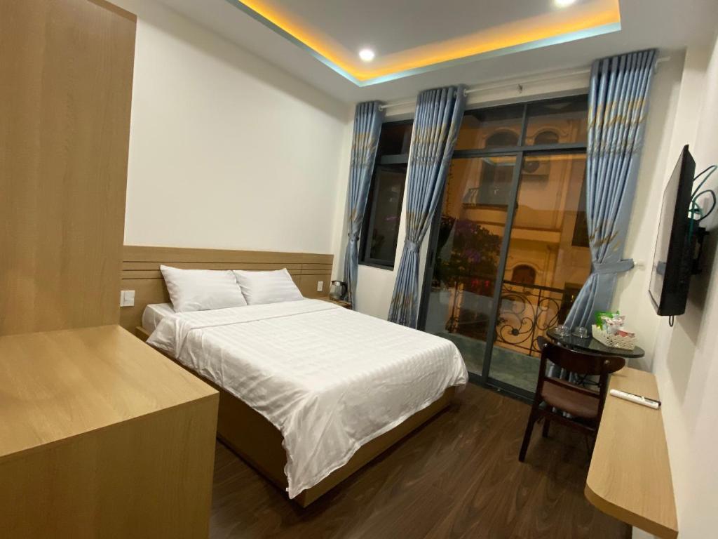 Двухместный (Двухместный номер Делюкс с 1 кроватью и балконом), Kim Duyên Motel Nha Trang