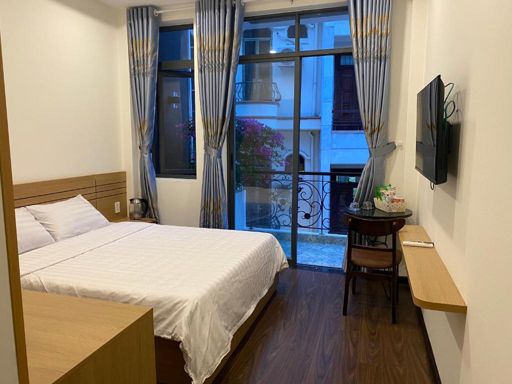 Двухместный (Двухместный номер Делюкс с 1 кроватью и балконом), Kim Duyên Motel Nha Trang
