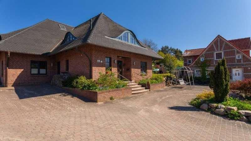 Ferienhaus mit Kamin am Hafen in S photo 2
