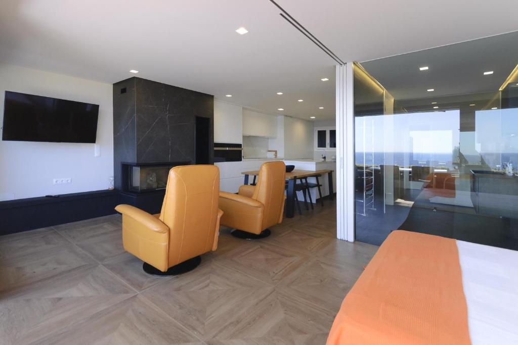 Lets Holidays Modern sea views apartment photo 1