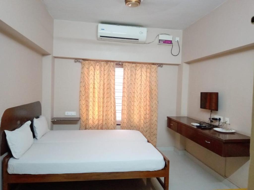 Двухместный (Двухместный номер Делюкс с 1 кроватью), SANGEETHA TOURIST HOME