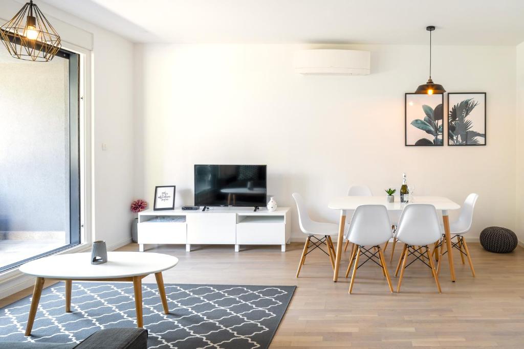 LUX Holiday Apartment on KASUNI Beach in Split photo 2