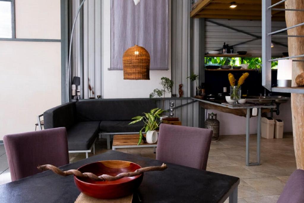 Perezoso Villa. Jurassic Park loft in the jungle photo 2