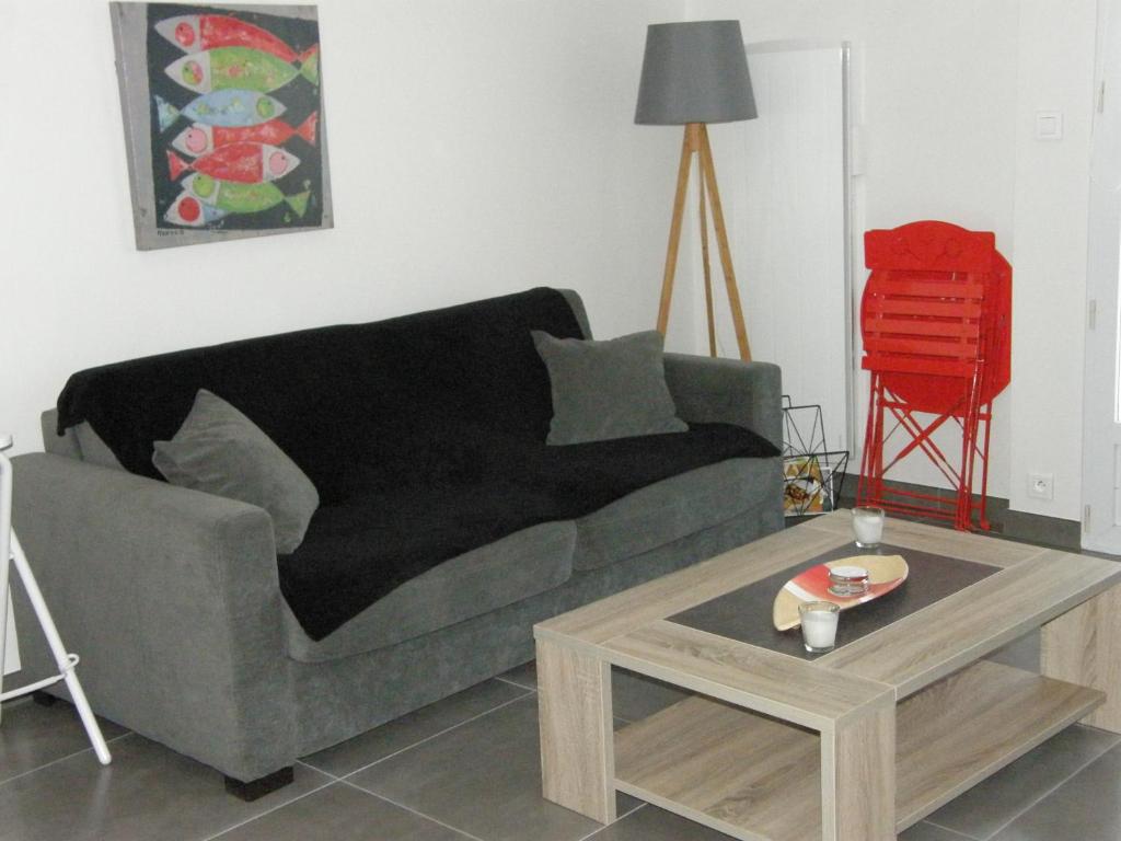 APPARTEMENT FACE au PORT et à L'OCEAN SAINT GILLES CROIX DE VIE WIFI BALCON PARKING PRIVE COUVERT photo 4