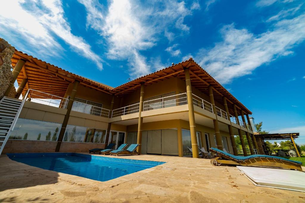 Chaglasian Wine & Suites