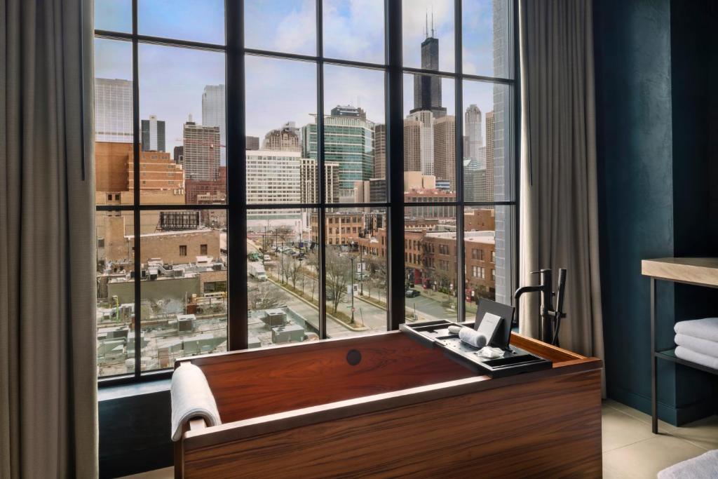 Сьюит (Zen Deluxe Suite), Nobu Hotel Chicago