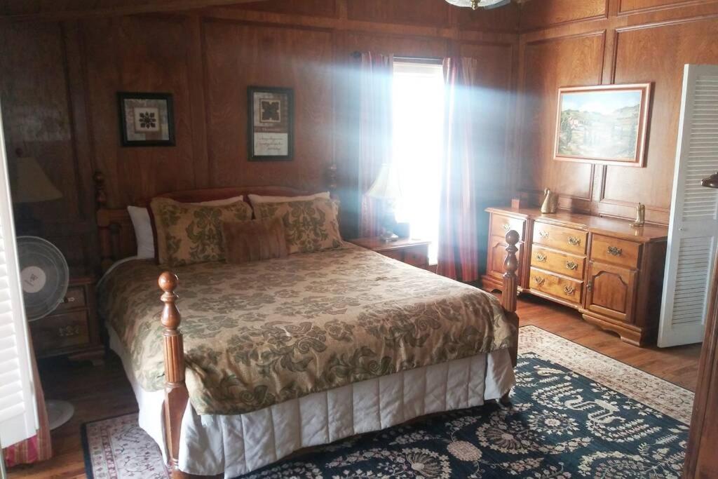 THE VILLA - BANDERA/HILL COUNTRY/VACATION/PEACE photo 2