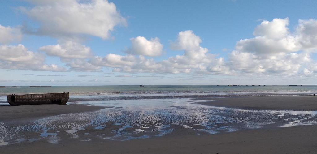 AU 13 : FENETRES SUR ARROMANCHES photo 2