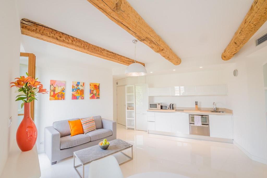 Sunlight Properties - BO - Hyper central, balcony, 5 mins to the beach photo 1