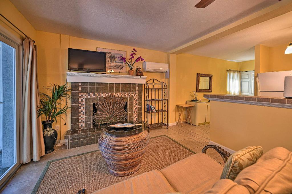 Lido Key Hideout with Patio and Yard and Walk to Beach! photo 2