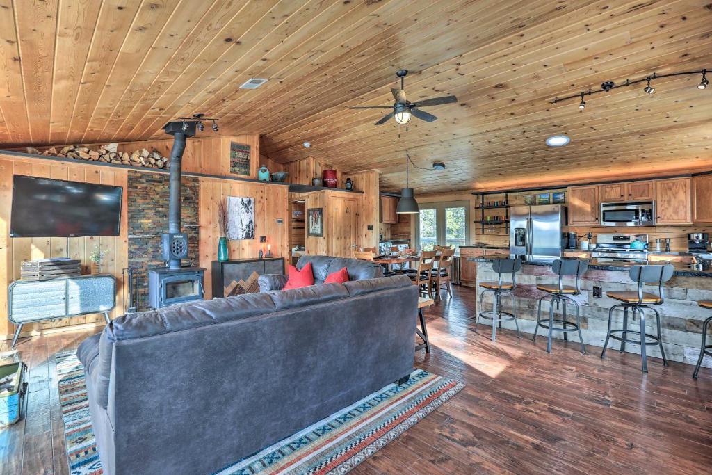 Cozy St Marys Escape Game Room, Hot Tub and Sauna photo 4