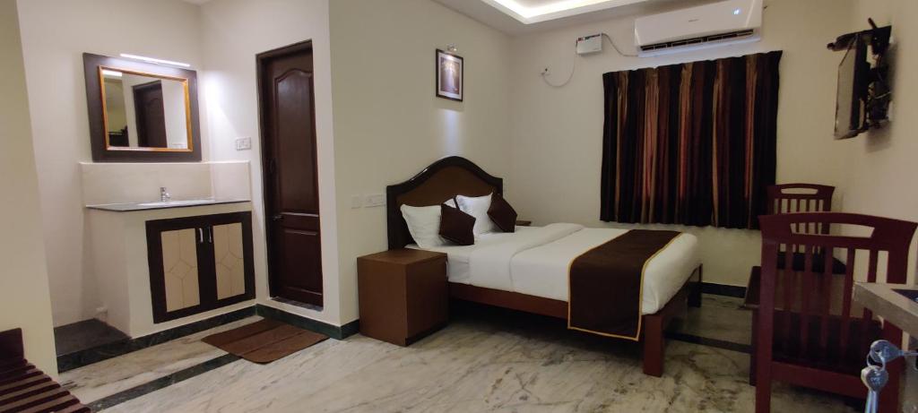 Двухместный (Двухместный номер Делюкс с 1 кроватью), Rmc travellers inn