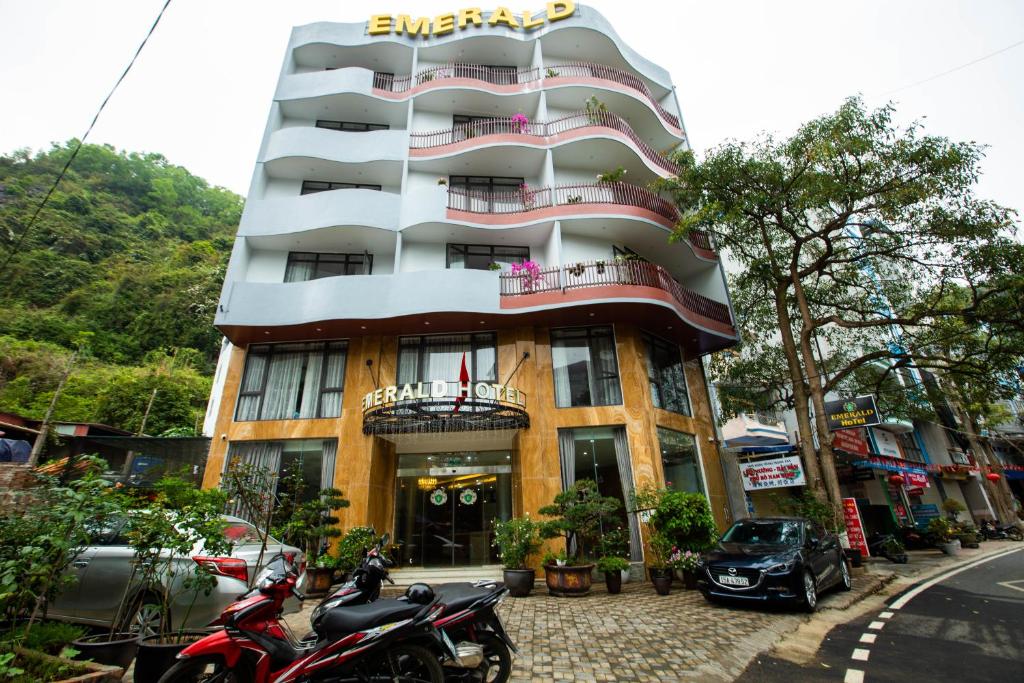 Emerald Hotel Cát Bà