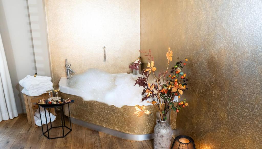 Сьюит (Суперлюкс с гидромассажной ванной), Art & Wellness Hotel Huis ten Wolde
