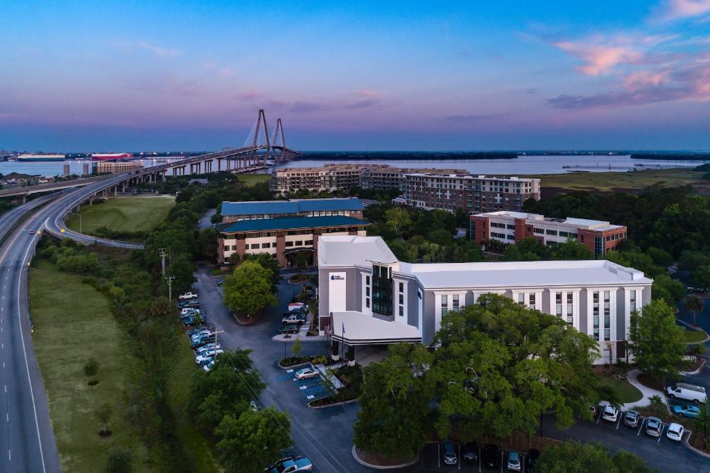 Hotel Indigo Charleston - Mount Pleasant, an IHG Hotel photo 2