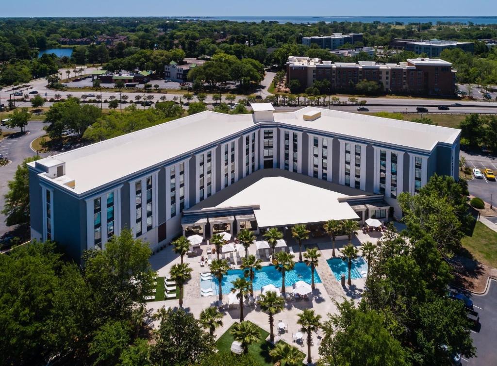 Hotel Indigo Charleston - Mount Pleasant, an IHG Hotel photo 1