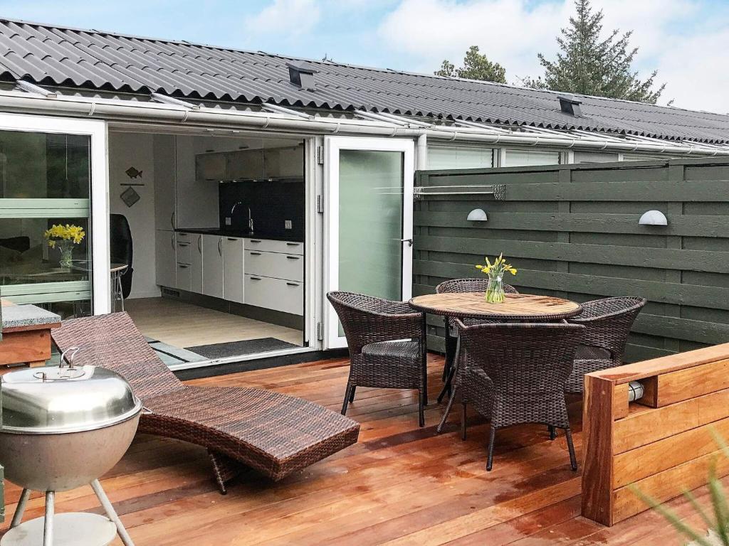 One-Bedroom Holiday home in Vejers Strand 3 photo 3