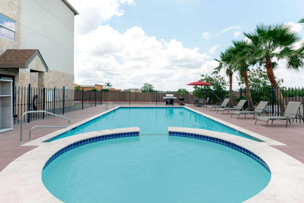 Microtel Inn and Suites Eagle Pass photo 3