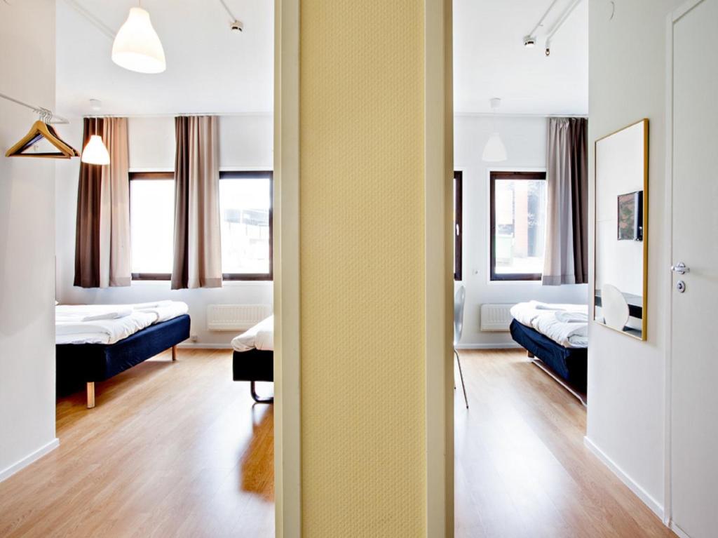 Студио (Комби номер), Hotell Dialog