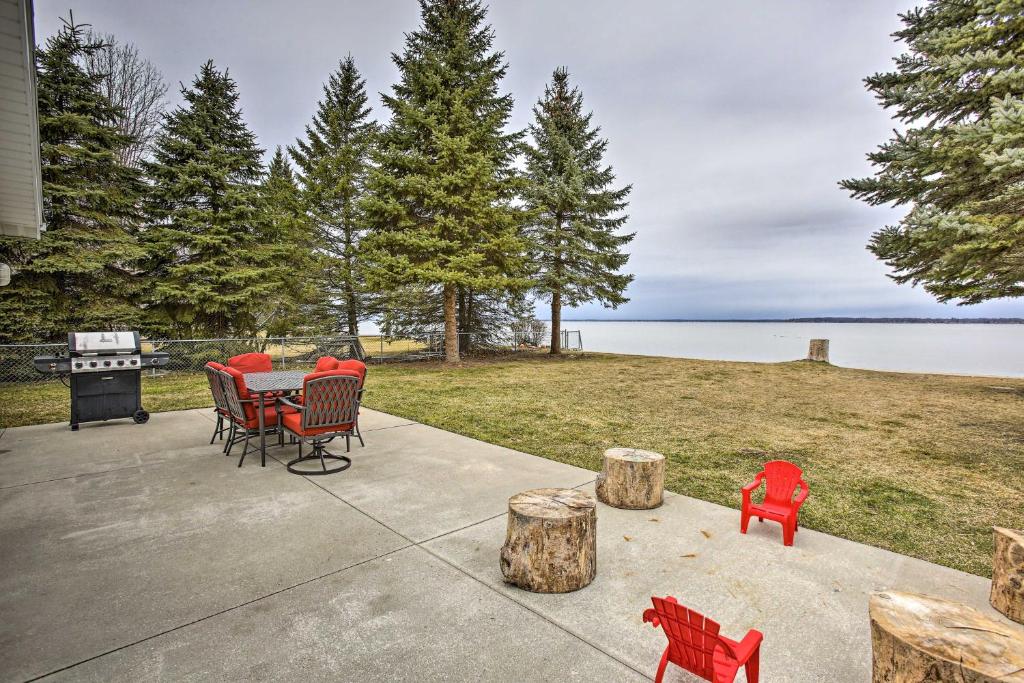 Peaceful Lakefront Houghton Lake Property with Patio photo 1