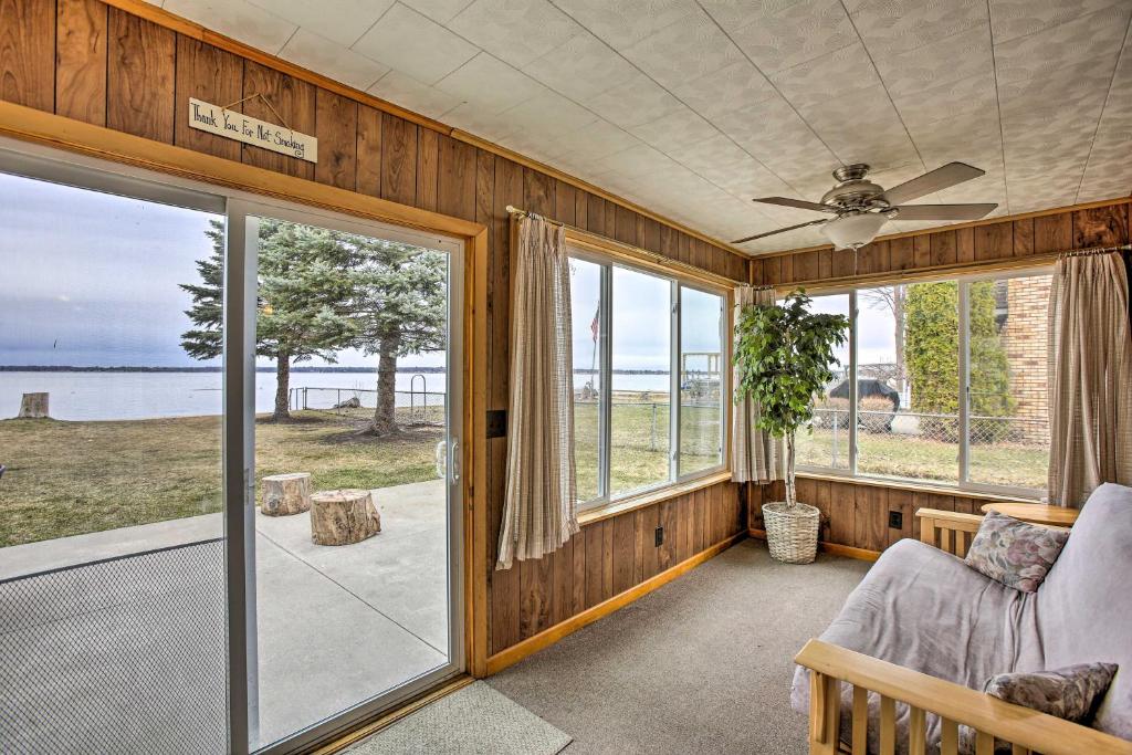 Peaceful Lakefront Houghton Lake Property with Patio photo 2