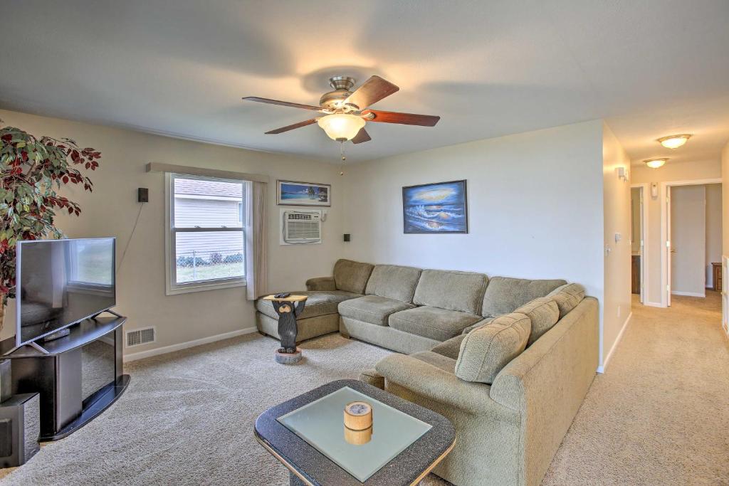 Peaceful Lakefront Houghton Lake Property with Patio photo 3