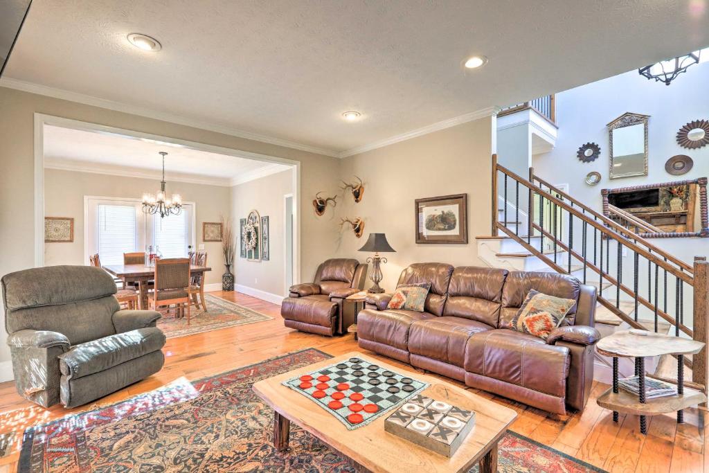 Pine Mountain Valley House with Pool and Grill! photo 1