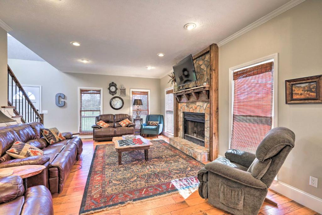 Pine Mountain Valley House with Pool and Grill! photo 3