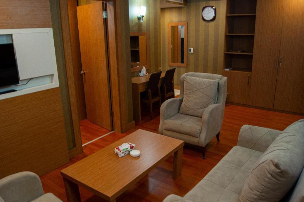 luna hotel photo 2
