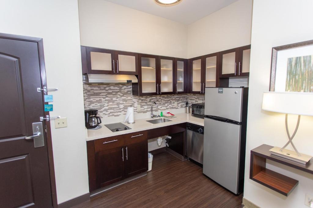 Staybridge Suites Bowling Green, an IHG Hotel image