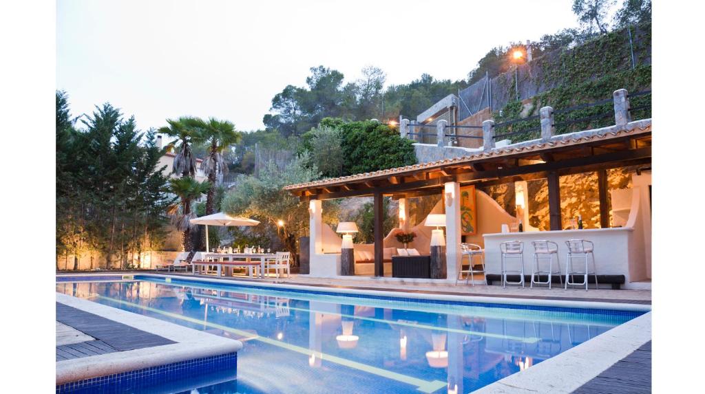 Villa Palmera, paradise near Barcelona, luxurious villa, comfortably sleeping 22 photo 3