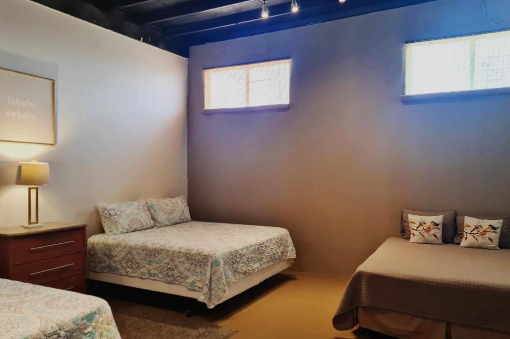Sleeps 16 People "Goliath" Super Apartment 2 minutes from Sandy Beach