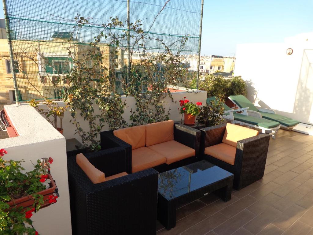 Lovely Penthouse with private sun terrace between Valletta and Sliema photo 2